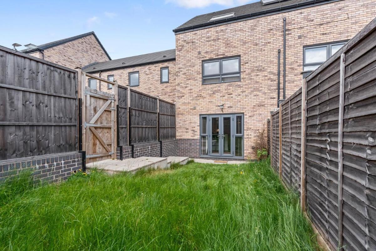 Lotus Haus - Wellington Homes - With Off Road Parking Birmingam Exterior foto